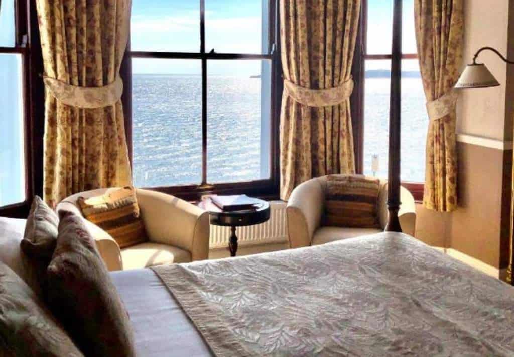 No 1 The Esplanade, beautiful Tenby hotel with sea views